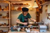 Im Handwerkerdörfli zeigten Handwerkerinnen ihr handwerkliches Geschick